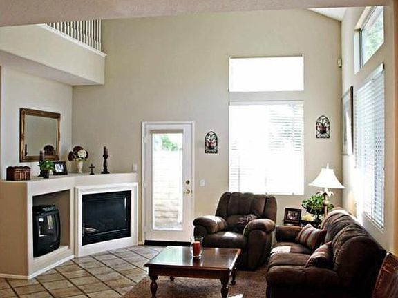 4th image of 28353 Mayfair Dr