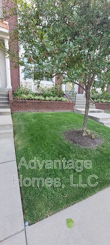 3 bed, 2.5 bath, 1764 sqft, $2,295 — Photo 2