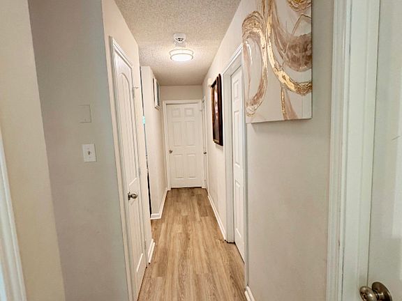 4th image of 1112 Laguna Dr