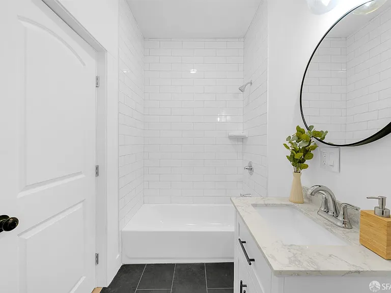 1060 Noe St #1064A — Photo 8