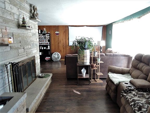 3rd image of 928 Jefferson Pl