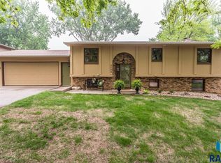 2408 S Mockingbird Cir, Sioux Falls, SD 57103