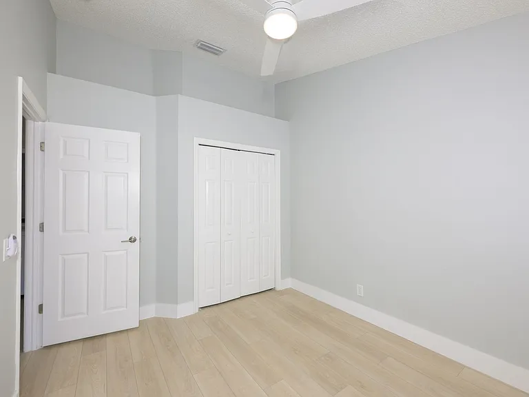 671 Vallance Way NE — Photo 31