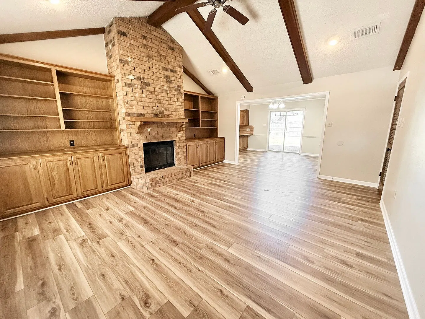 Welcoming 3-Bedroom Home with Fireplace and Covered Patio — Photo 3