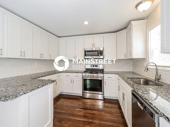 4th image of 504 W 86th Ter
