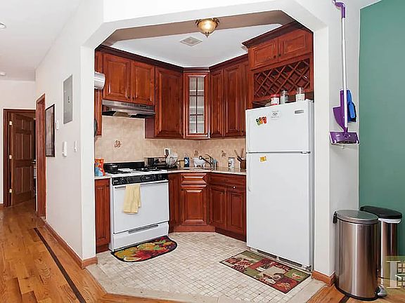 3rd image of 342 Parkside Ave APT 3