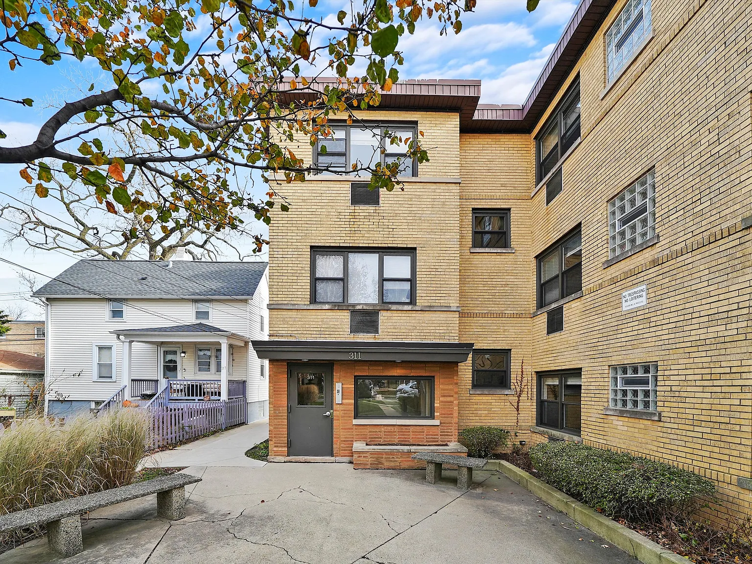 Spacious 1 Bedroom near St. Francis Hospital! — Photo 4