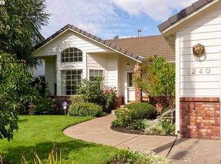 1240 W D St, Springfield, OR 97477