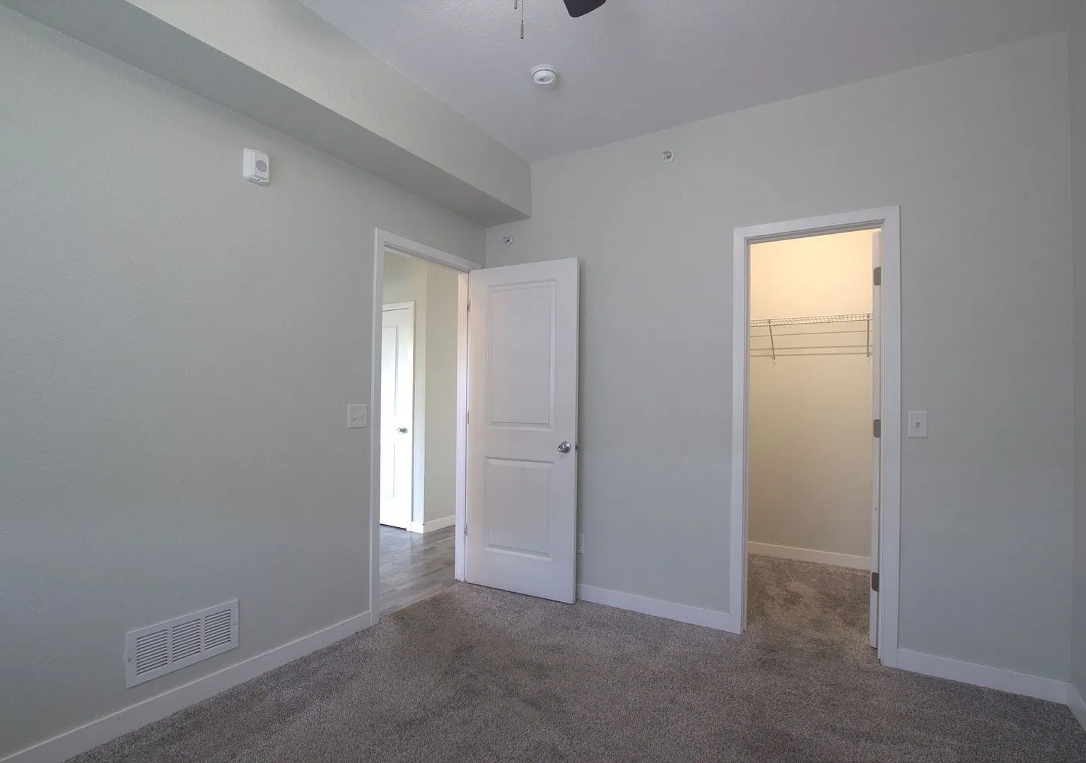 1601 Kimbark St — Photo 3