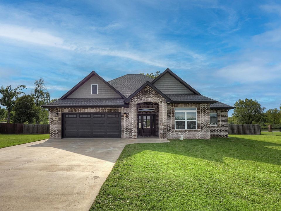 1st image of 206 Amber Brush Lane