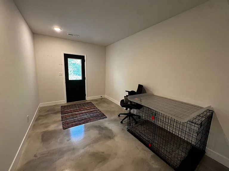 2301 Grant Ln — Photo 40