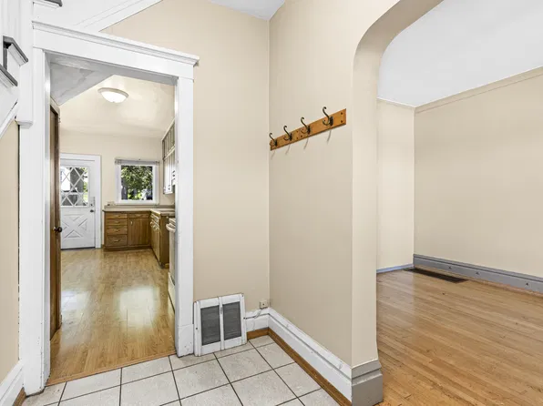 523 E 10th St, Duluth, MN 55805