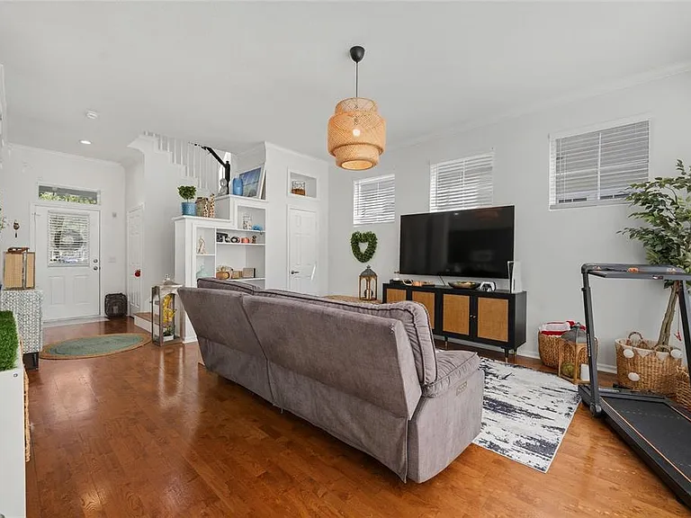 181 Longview Ave — Photo 5
