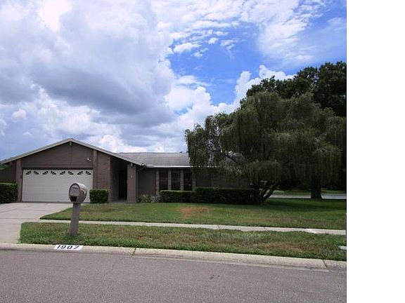 3rd image of 1907 Cedarbrooke Dr