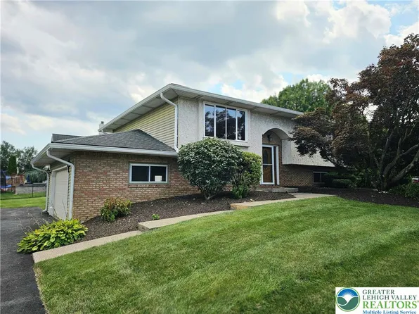 1304 Barry Dr, Bethlehem, PA 18017