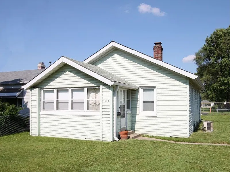 1037 S Warman Ave photo 1