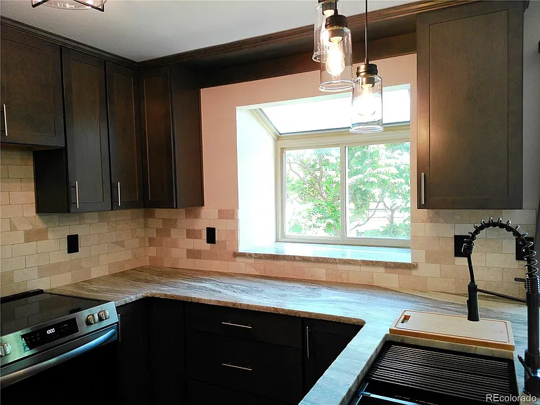 6815 Ravencrest Dr — Photo 15