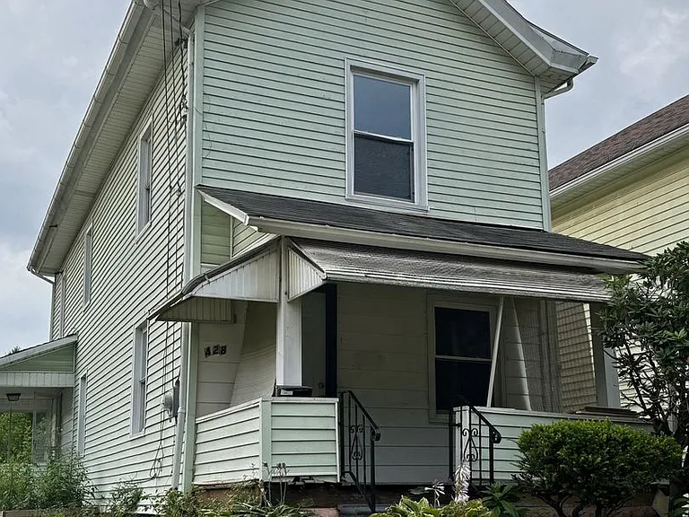 428 E Division St — Photo 1