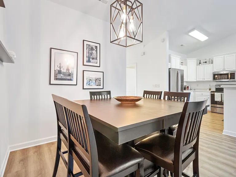 5006 Carleton Dr — Photo 8