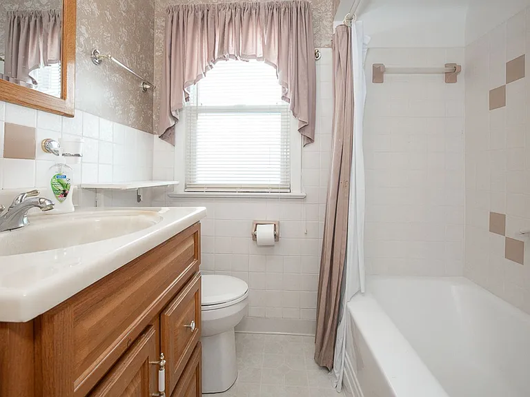 8310 Salisbury Dr — Photo 16