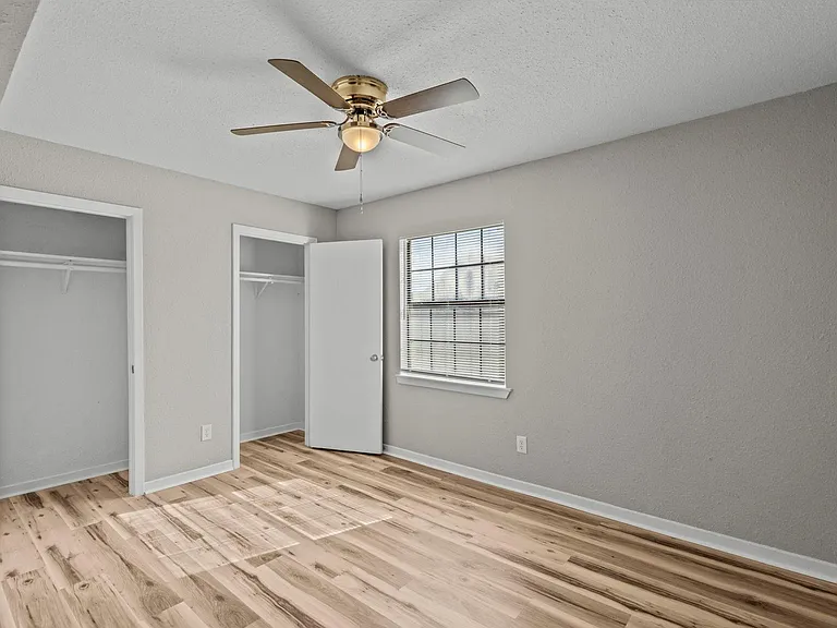 1927 Avenue M 1/2 #10 — Photo 10