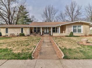 1125 Lering Dr, Ballwin, MO 63011