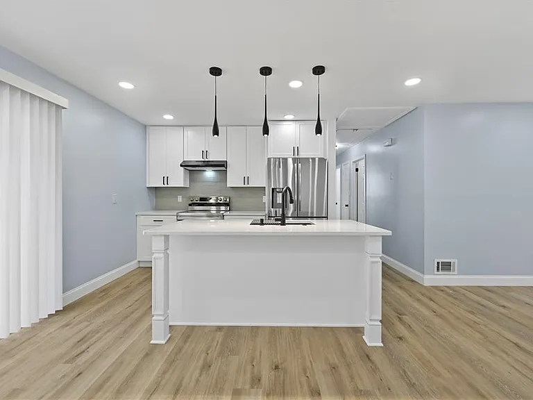 1728 Wayland Cir — Photo 1