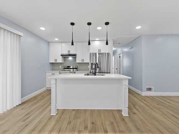 1728 Wayland Cir