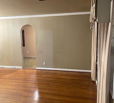 2nd image of 305 Bank Dr
