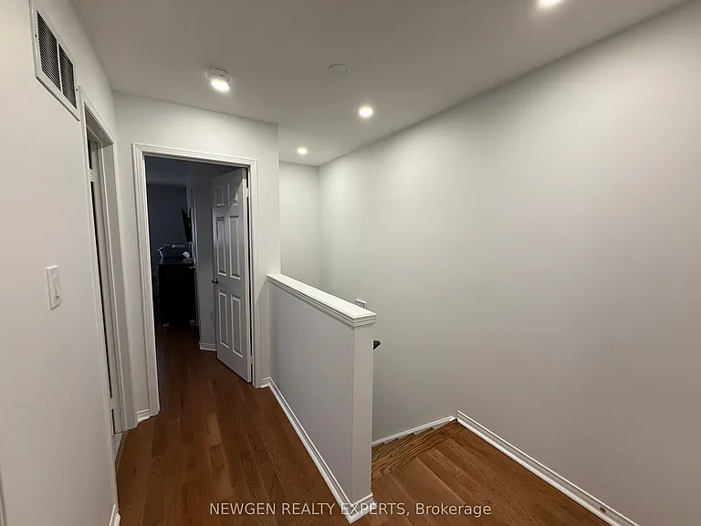 22 Rochefort Dr — Photo 29