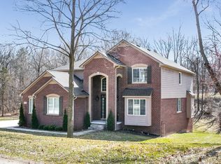 5587 Evergreen Ave, Orchard Lake, MI 48324