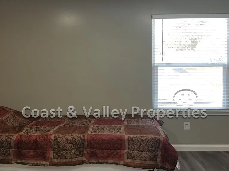 1018 El Camino Real N — Photo 8