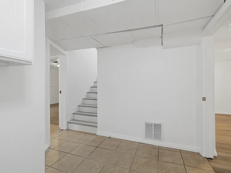 654 W Lennox St — Photo 13