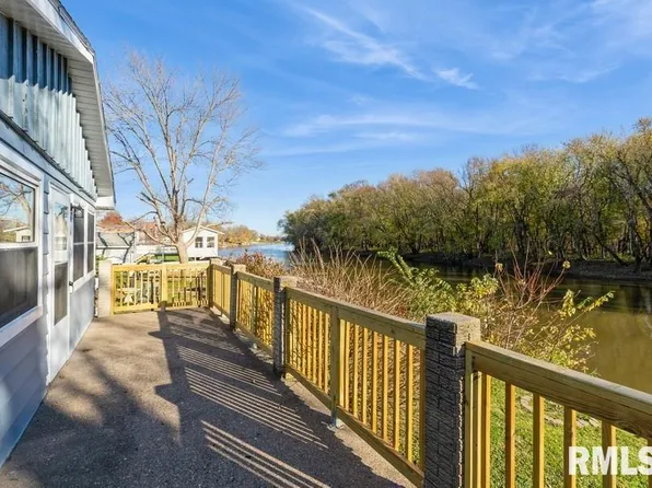 2115 Swan Dr, Camanche, IA 52730