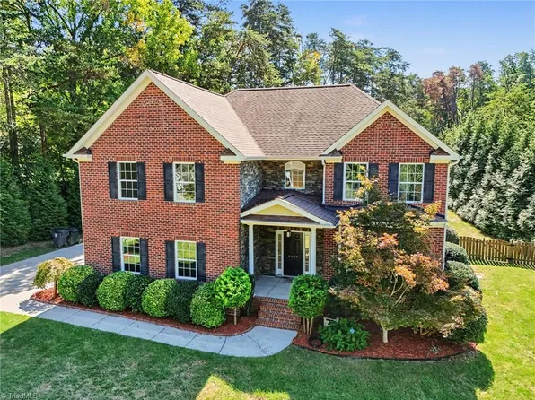 8919 Grove Park Dr, Oak Ridge, NC 27310