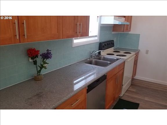 3rd image of 1031 Central Ave