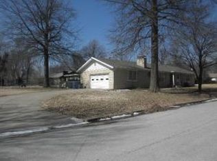 2135 S Hilton Ave, Springfield, MO 65807