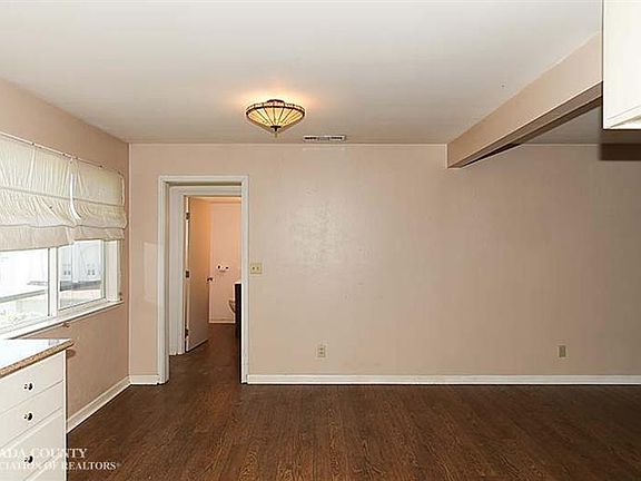 4th image of 238 S School St