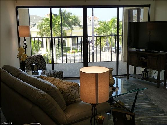 3rd image of 807 River Point Dr APT 303D
