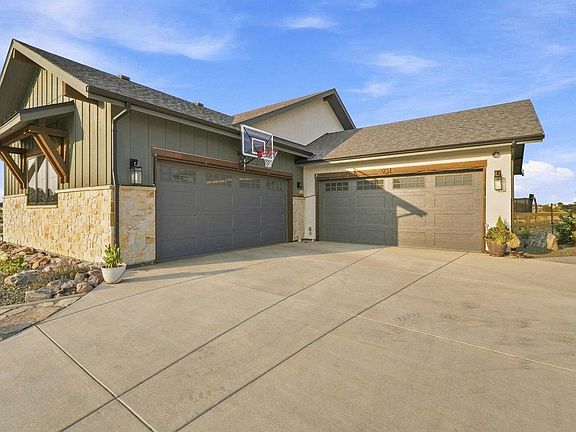 3rd image of 951 Warbling Dr