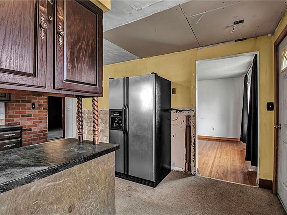 4th image of 221 Hawthorne Ave