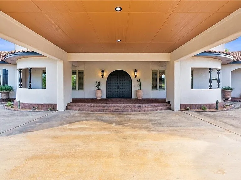 2108 W Sherman Dr — Photo 3