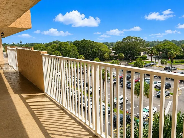 250 Jacaranda Dr #608 — Photo 28