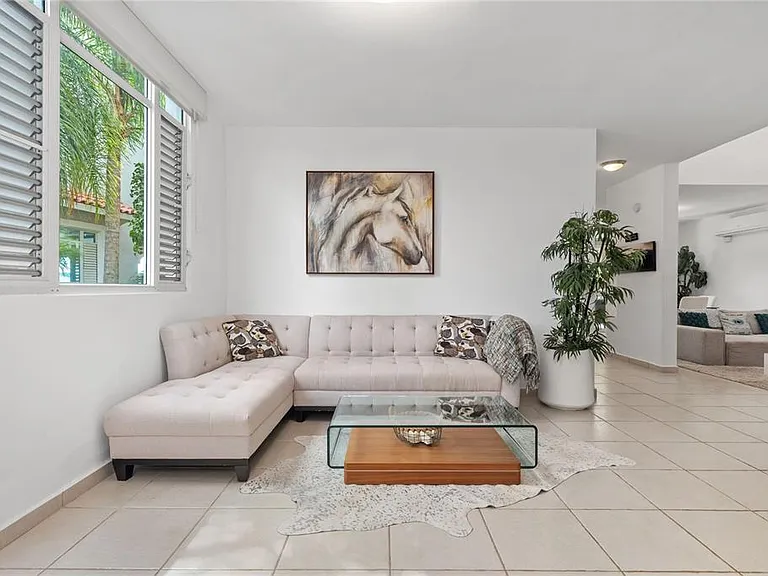 26 Flamboyan — Photo 21