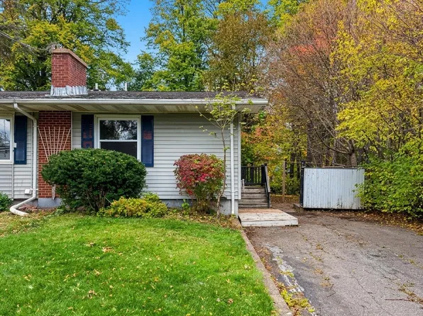 5 Jubilee Dr, Charlottetown, PE C1A 2L2