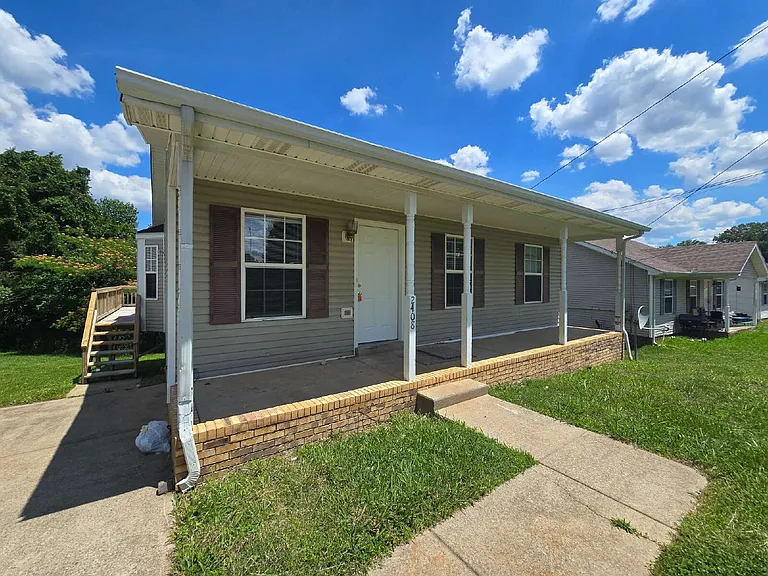 2408 N Ford St — Photo 2