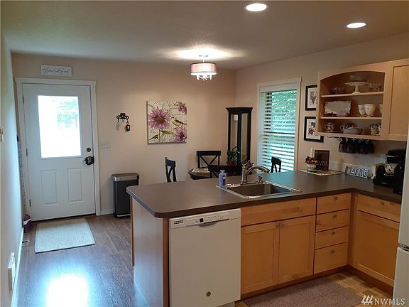 4th image of 2503 270th St