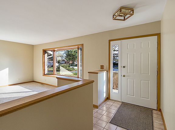 3rd image of 23W040 Dickens Ave