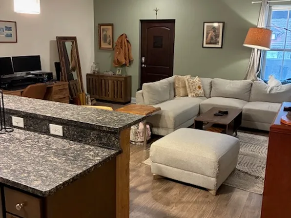 114 2nd St #202, New Glarus, WI 53574