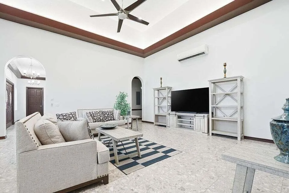 6 bed, $13,000 — Photo 4